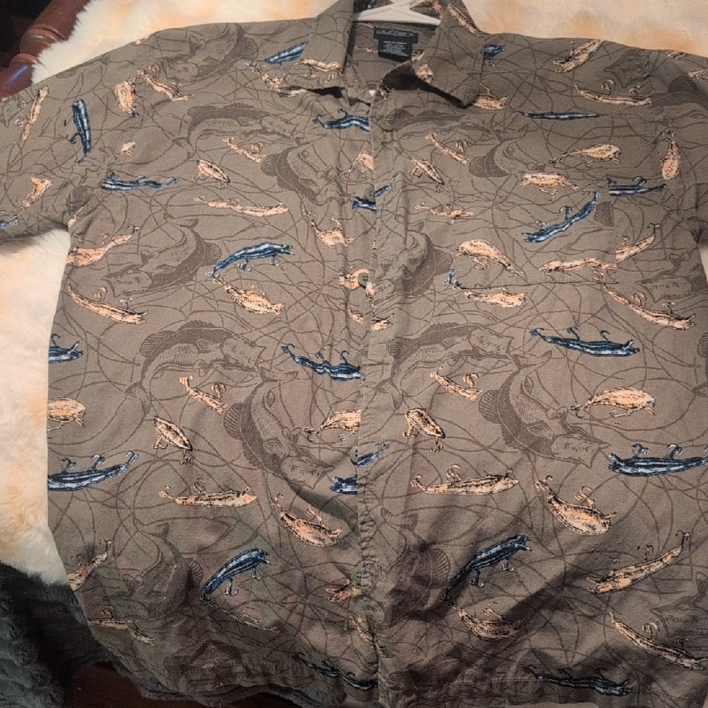 Puritan Gray Short-Sleeve Button-Down Shirt with Blue and Tan Fish Print